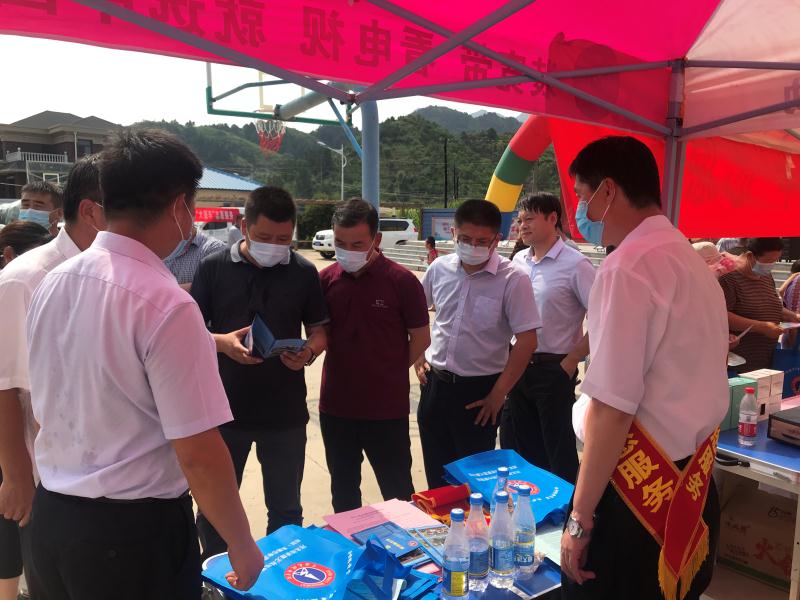 承德无线电管理局“大篷车”助力脱贫攻坚