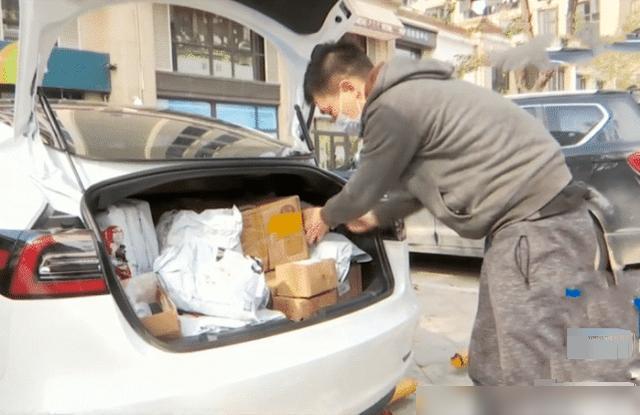 错上加错!手机号被冒用寄快递,男子修改地址却收到50多块名表!