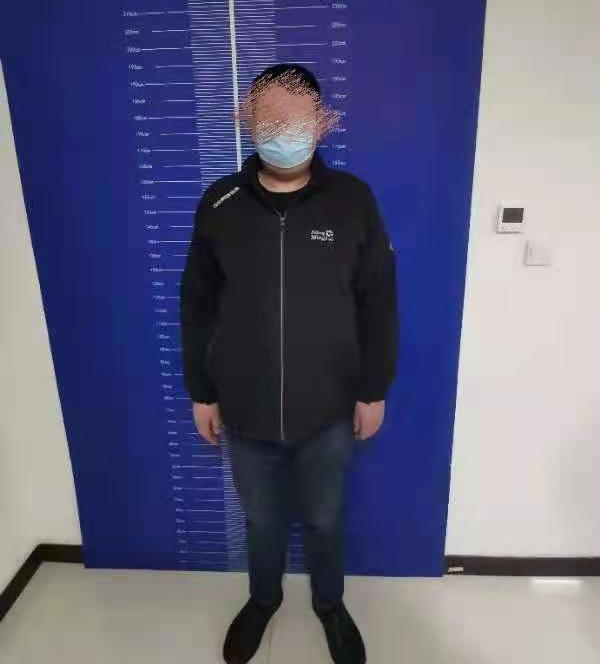 谨慎!一男子卖手机靓号诈骗他人八万元!被迁安警方抓获!