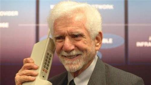 我国第一个买手机的人，号码任选，他却选了此号，现在还能用吗？