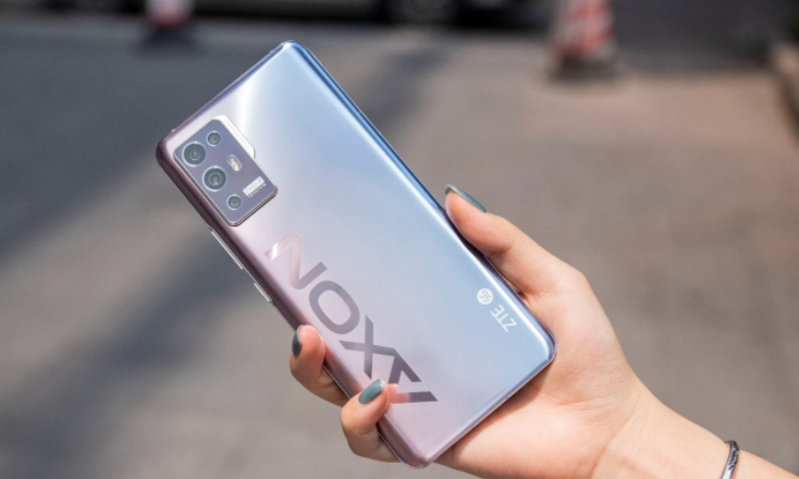 被遗忘的骁龙888旗舰,双6400万+55W快充,降至2698元却无人问津