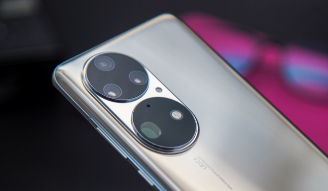 怎么选？华为P50 Pro和iPhone12：一个不能用5G，一个不敢用5G