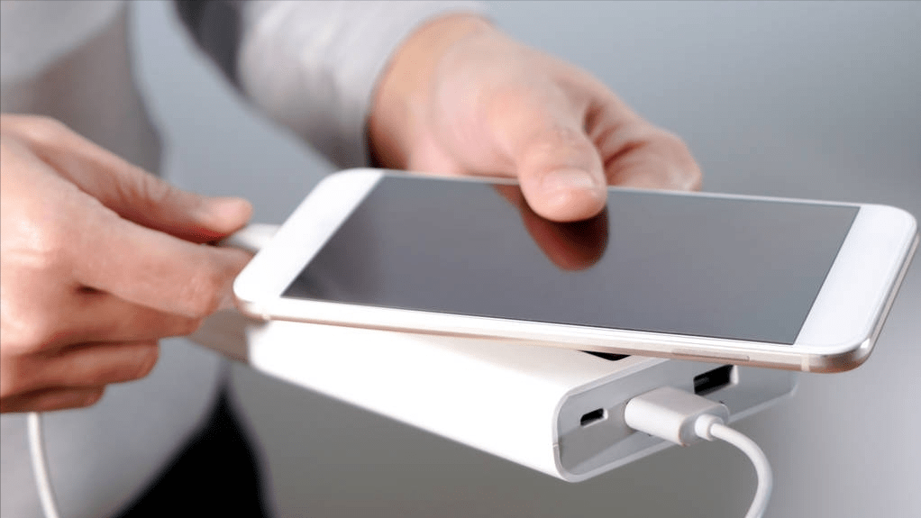 手机充电时,是先插手机还是先插电源,顺序错了,会缩短手机命