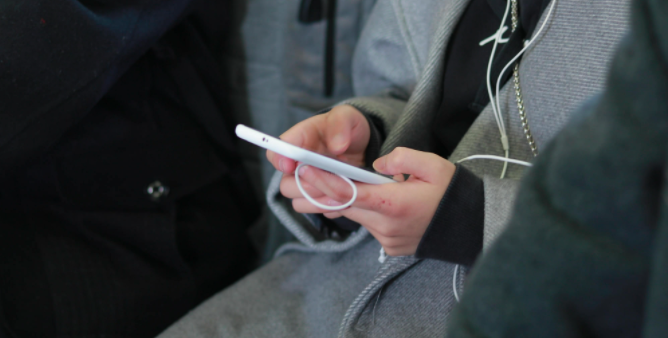 手机越用越烫手？用手机时需注意这几点