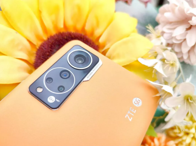 中兴Axon 30 5G至臻版轻咖——金秋闪耀,至臻非凡