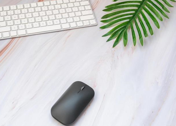 笔记本电脑鼠标不受控制是怎么办呢?