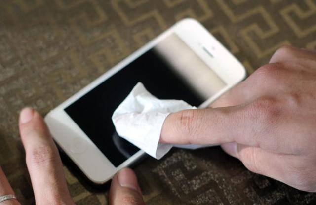 手机小常识：如何正确的清洁手机屏幕