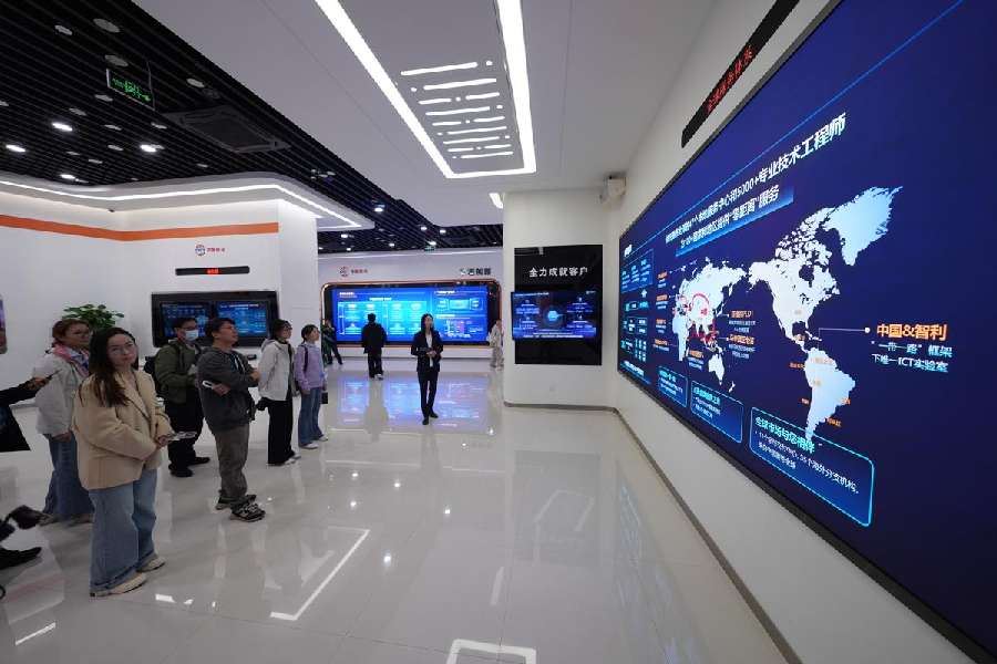 光谷3.2Pb/s刷新世界纪录 一条光纤可承载320万户千兆宽带